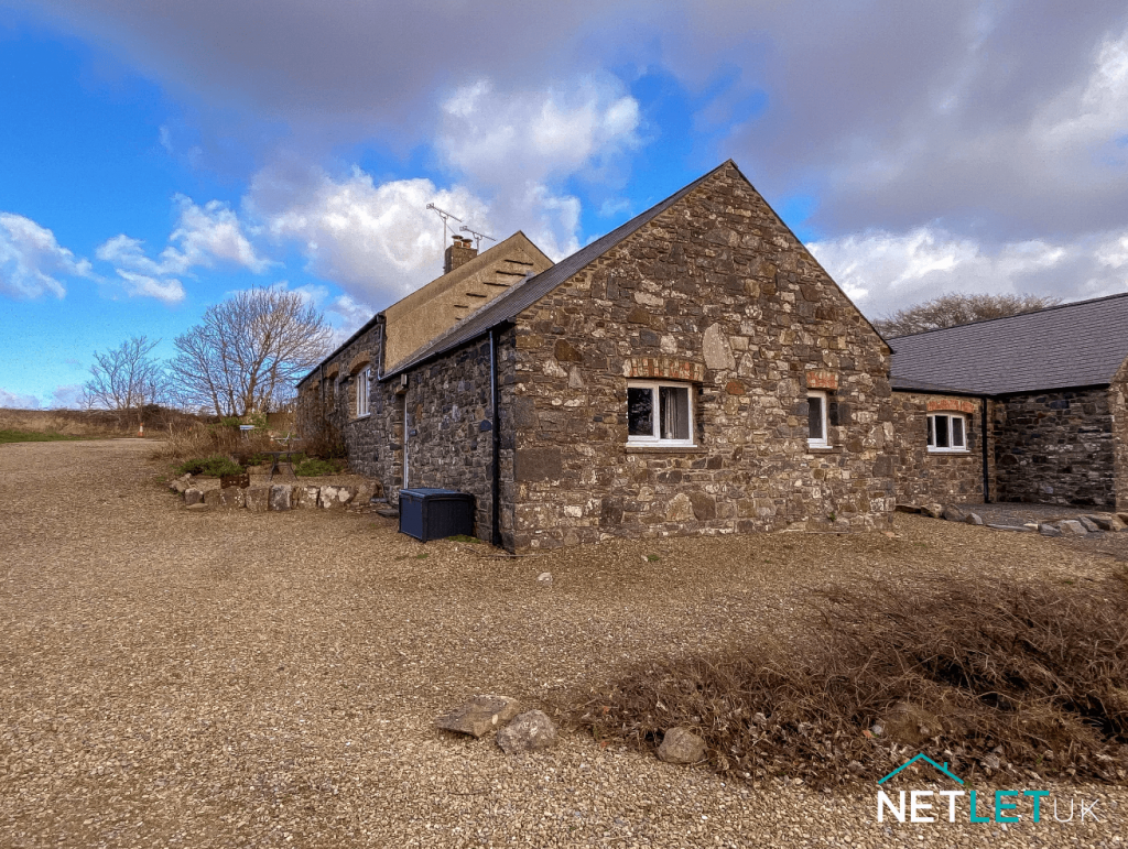 stay with Netlet holiday cottage in Trefin