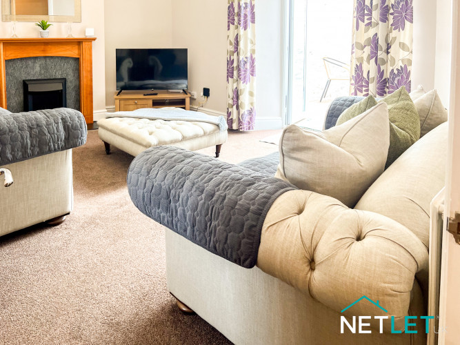Hill-House-Milford-Haven-Sleeps-6-Staycation-NetLet-UK-Holiday-Home-House-Milford-Marina-Dog-friendly-Pembrokeshire